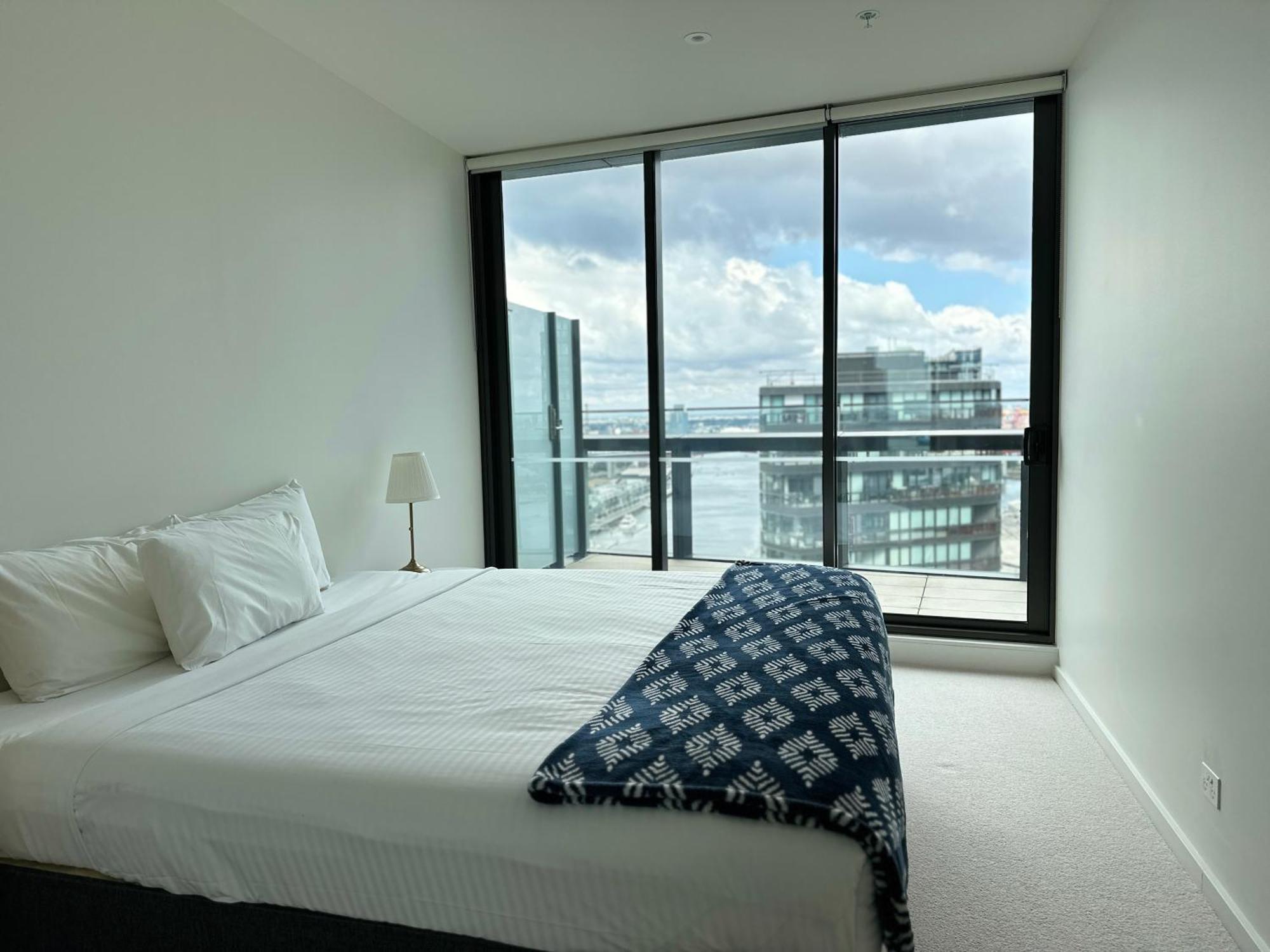Winston Apartments Docklands Мелбърн Екстериор снимка