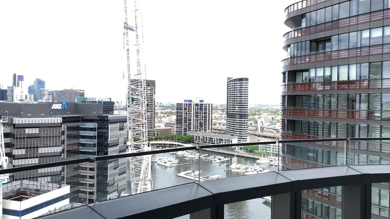 Winston Apartments Docklands Мелбърн Екстериор снимка
