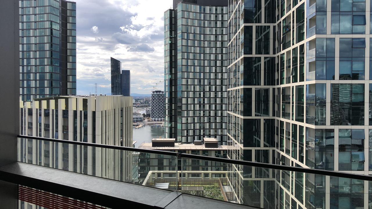 Winston Apartments Docklands Мелбърн Екстериор снимка